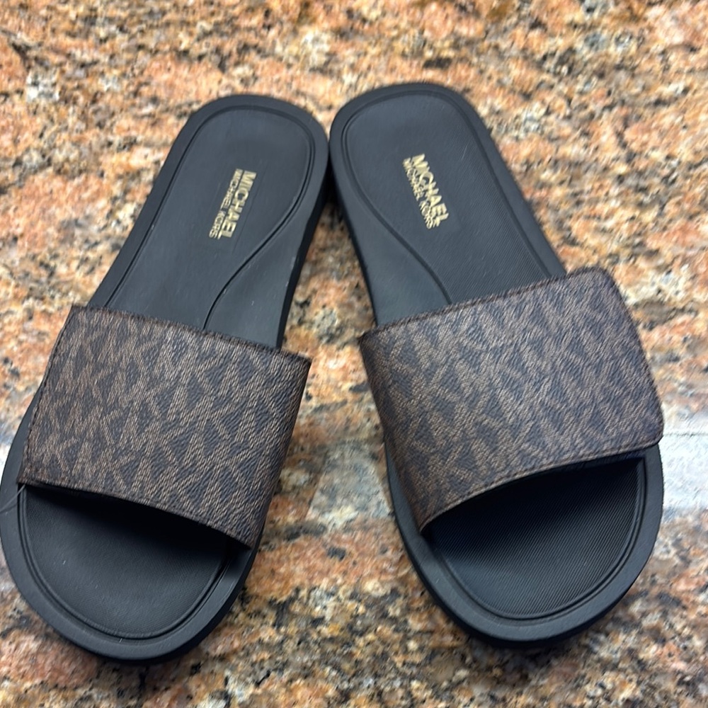 Michael Kors MK Logo Adjustable Slides 6 M NEW